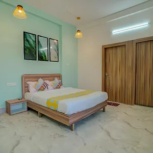Oyo 79233 Hive Stays Guest house